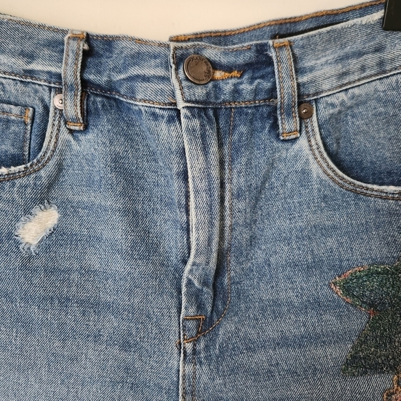 Blank NYC | The Barrow Vintage High Rise Embroidered Floral 3" Shorts - Size 30 - Picture 5 of 14